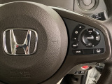 ハンドルにHondaセンシング系のクルーズコントロールやレーンキープアシストなどの操作スイッチが装備されています。ハンドルから手を離さず安全に操作できます。