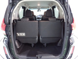 テールゲートを開ければ高さと幅のあるラゲッジスペースが姿を現します。床も低く荷物の積み下ろしも楽々です。