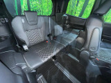 3列目シートはもちろん状態良好☆大人でもゆったりと座って頂けますので、大人数でのお出かけもラクラクです♪ご家族で、気の知れた仲間で、ドライブに行くのが楽しみですね♪