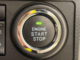 電子カードキーを携帯していれば、ボタンを押すだけでエンジンの始動がスマートに行えます。