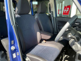 運転席はほどよくホールド感のある形状をしておりますので、運転がし易いです!