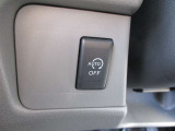 アイドリングストップ機能付です。特別な操作をしなくても、普段通りの運転をするだけで、エコドライブができる機能です。OFFボタンがありますので、必要に応じて使い分けてください。