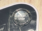 【プッシュ式エンジン】プッシュ式エンジンスタートでブレーキを踏んでボタンを押すだけでエンジン始動がスムーズ!!鍵をカバンに入れているだけでエンジンの始動が可能★とても便利な機能です