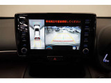 パノラミックビューモニター付きです。車両を上から見たような映像をディスプレイオーディオ画面に表示。運転席からの目視だけでは見にくい、車両周辺の状況をリアルタイムでしっかり確認できます。