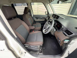 運転席も広いです☆コンパクトなのに小回りもききます☆軽自動では物足りないけど大きい普通車までは。。なんて方にもちょうどいいサイズ感のお車です☆