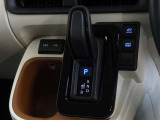 電気式スイッチ採用のエレクトロシフトマチックのシフトレバーです、軽い操作でシフトチェンジができます。