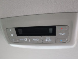 後席用オートエアコン付きで後ろの席も快適にお過ごしいただけます♪