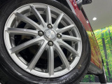 【15インチアルミホイール】外観にマッチしたアルミホイールを装着しております。各種アルミホイールや、スタッドレスタイヤも取扱いしております。是非ご相談ください♪