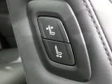 助手席もパワーシート付です。運転席からは、助手席肩口パワーシートスイッチで助手席シートの操作が手軽にできます。