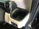 【ドリンクホルダー】こちらにドリンクホルダーがついています!
