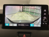 後方確認はお任せ! リアカメラ装備でバック駐車をサポートします。