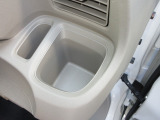 運転席と助手席にはドリンクホルダーがあります。取りやすい位置にありますからドライブも楽しくなりますね!
