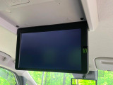 【フリップダウンモニター】大画面モニターで後席でもエンタメをお楽しみいただけます。小さなお子様にも大人気の装備です♪