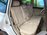 後部座席も気になるようなキズ・汚れやへたり等、大きなダメージはなく、良好な状態です。