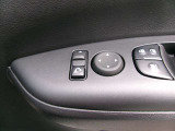 ドアミラーの鏡面の調節、格納は運転席からすべて操作できます!