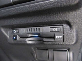 【ETC車載器】は、ビルトインタイプですっきり収納され、見た目も使い勝手も満足のアイテムです。