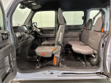 助手席側はセンターピラーレスです。