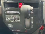 【エアコン】オートエアコンです!温度調節が細かくでき全席に快適な空間を届けます(*^^)シフトも同じ位置にあるので、操作しやすくなっております♪