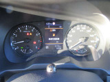 視認性の高いメーター類、安全運転に努められます。