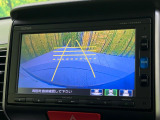 【バックカメラ】駐車時に後方がリアルタイム映像で確認できます。大型商業施設や立体駐車場での駐車時や、夜間のバック時に大活躍!運転スキルに関わらず、今や必須となった装備のひとつです!