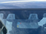 【スズキ セーフティサポート】走行中に前方の車両等を認識し、衝突しそうな時は警報とブレーキで衝突回避と被害軽減をアシスト。より安全にドライブをお楽しみいただけます。