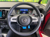 【ホンダセンシング】走行中に前方の車両等を認識し、衝突しそうな時は警報とブレーキで衝突回避と被害軽減をアシスト。より安全にドライブをお楽しみいただけます。