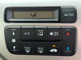 車内環境を自動でコントロールするフルオートエアコン。長距離ドライブも快適です。
