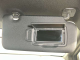 【運転席サンバイザー】鏡が付いているのでメイク直しなどにも便利★