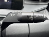 【オートライト(AUTO)】外の明るさをシステムが感知して、自動でヘッドライトが点灯します。ヘッドライトをつけ忘れを防ぐ便利機能です。