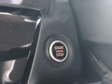 ステアリング左に備えたプッシュスターター。エンジンスタートもドアの開閉も指先一つでワンタッチ