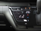 オートエアコンですので、車内を快適な空間に出来ます♪   操作はタッチパネル式ですので爪の長い方でも安心して操作して頂けます!