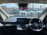 インパネ(画像部分)はかっこいいだけでなく、安心・安全に作られています。まずは、お座り下さい。運転している感覚がつかめると思います。