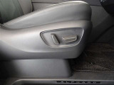 パワーシート搭載。微妙な調整が手軽にでき、ピッタリのポジションで運転することが可能です。