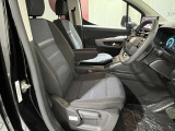 長距離ドライブにも優れたシートです。