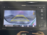 【バックモニター】後ろのカメラの映像をモニターに映し出すことができます!後方の見えない死角や、障害物との距離感をしっかり確認することができます!駐車が苦手な方におすすめです。