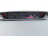 シンプルで視認性の良いメーター類です 。