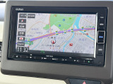 お出かけの際に安心のナビ付です☆バックカメラ機能で駐車もスムーズに行えます。