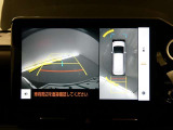 【全周囲モニター】車を上空から見下ろしたような映像をカーナビ画面に映し出し、車庫入れや縦列駐車をサポートしてくれます。