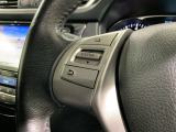 ステアリングにオーディオ操作スイッチが付いています。オーディオ画面に直接タッチしなくても操作が出来ますので、運転に集中できます。