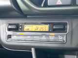 【オートエアコン】一度お好みの温度に設定すれば、車内の温度を検知し風量や温度を自動で調整。暑い&hellip;寒い&hellip;と何度もスイッチ操作をする必要はありません。快適な車内空間には必須の機能ですね♪
