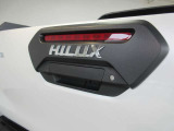レボロッコエディション専用のフロント周り、前後バンパー、オーバーファンダー、デッキバー等が標準装備!より力強くなっています!