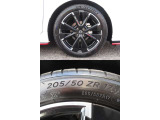 NISMO専用17インチアルミホイールに、205/50R17タイヤを装着しております。