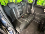 後部座席も気になるようなキズ・汚れやへたり等、大きなダメージはなく、良好な状態です。