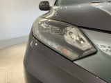 LEDヘッドライトは、点灯の瞬間から最大光量を発揮し、突然暗くなるトンネルなどでの安定感を高めます。