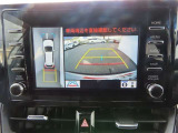 (パノラミックビューモニタ-)車を上から見たような映像で死角もバッチリ確認できます。