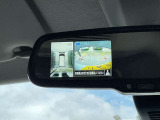 車両を上から見ているようなアラウンドビューモニターの映像をルームミラーに映し出してくれるので、小さなお子様や障害物も確認できます。運転のしやすさはもちろん、事故防止にも役立ちます!