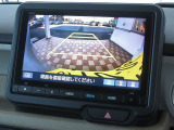 ギヤをRに入れるとナビの画面に後ろの映像が映るリヤカメラ付!後退時の安全確認やコンディションの悪い視界でもカラーバックモニターがドライバーをサポート☆☆☆