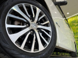 【純正アルミホイール】外観にマッチした純正アルミホイールを装着しております。各種社外アルミホイールや、スタッドレスタイヤも取扱いしております。是非ご相談ください♪