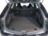 広々としたラゲージスペースを備えています。大きなものや長さのある荷物もしっかりと積み込めます。