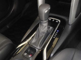 電動パーキングブレーキ・ブレーキホールドを装備してます。ホールド機能は信号待ちが多い一般道で疲労軽減になり、大好評です!